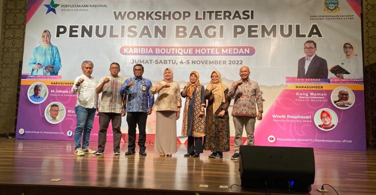 Penulis Besar Lahir Dari Kebiasaan Membaca Luar Biasa