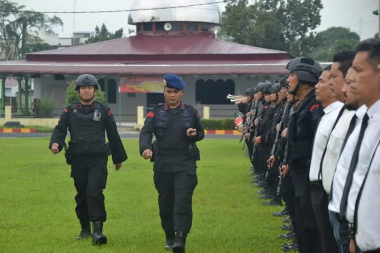 Dansat Brimob Poldasu Pimpin Apel Kesiapsiagaan