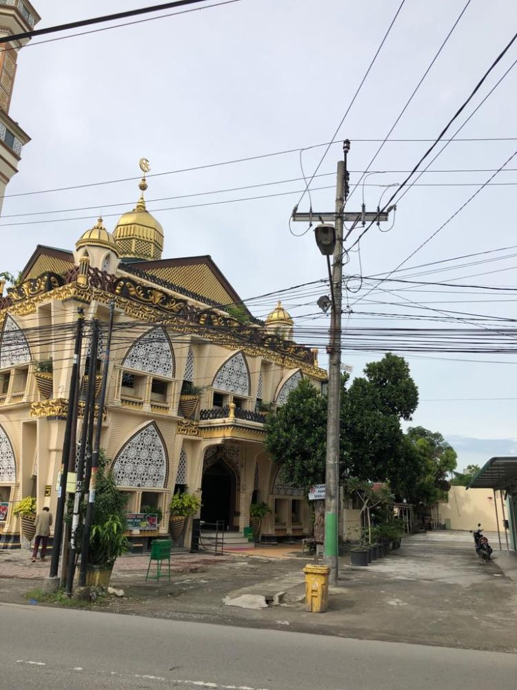 Disoal PLN Kenakan Tarif Pemindahan  Tiang Listrik Halangi Masjid Nurul Islam