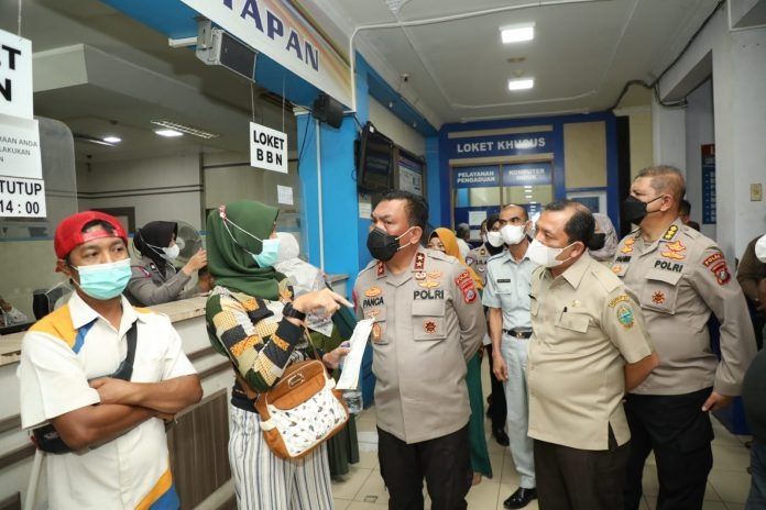 Tinjau Kantor Samsat, Kapolda Sumut: Personil Harus Berikan Pelayanan yang Terbaik