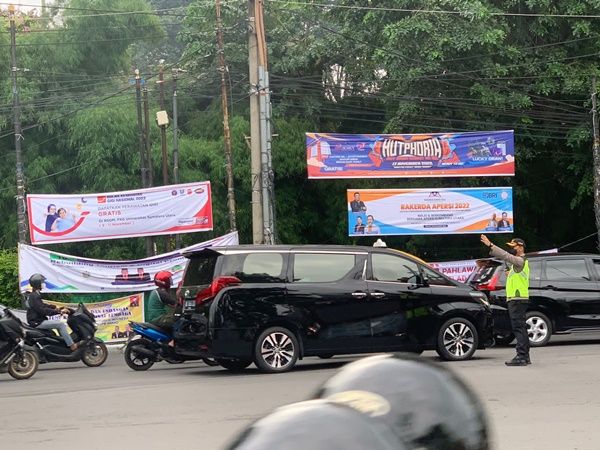 Kapolsek Medan Baru dan Personel Rutin Gelar Pengaturan Lalu Lintas di Pagi Hari