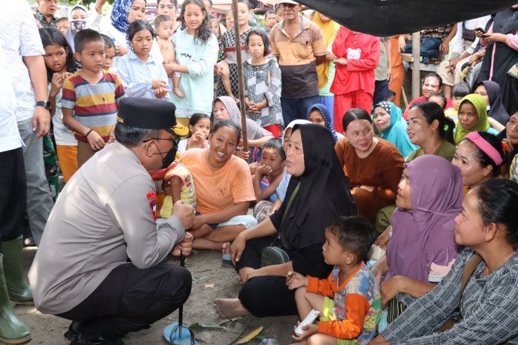 Kapolda Sumut Pastikan Kebutuhan Korban Banjir Batubara Tersedia