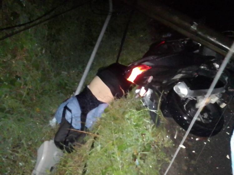 Pemotor Tewas  Tertimpa  Tiang LIstrik