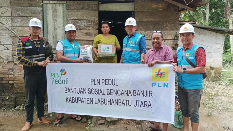 PLN Peduli Salurkan 150 Paket Bantuan untuk Korban Banjir Labura