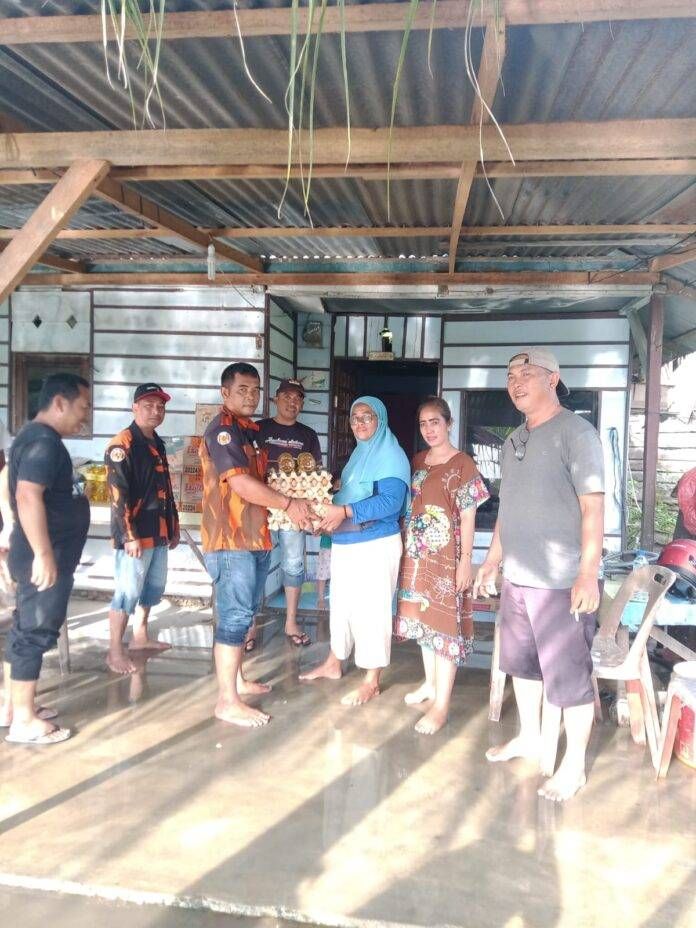 Alamak, Gawat Ini ! Setelah Diberitakan, Korban Banjir  Baru Dapat Bantuan