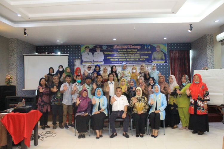 Sekda Buka Pelatihan Peningkatan Kapasitas Sumber Daya Lembaga Penyedia Layanan Anak