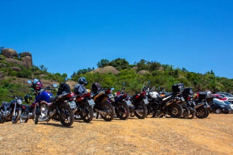 Perbedaan Motor Matik dan Manual, Sesuaikan Kebutuhan Sebelum Beli