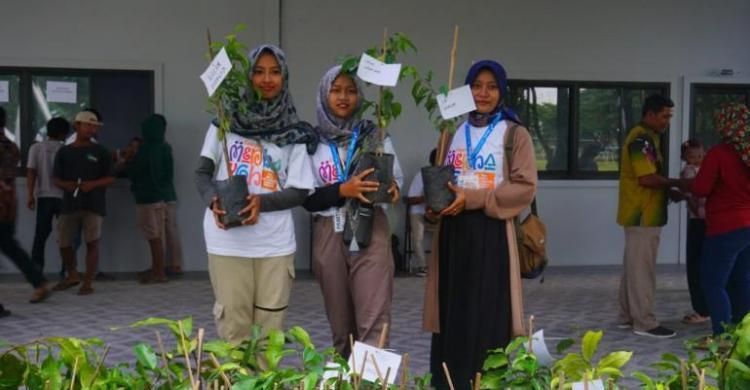 Bibit Pohon Jadi Tiket Konser Di Festival Medhayoh