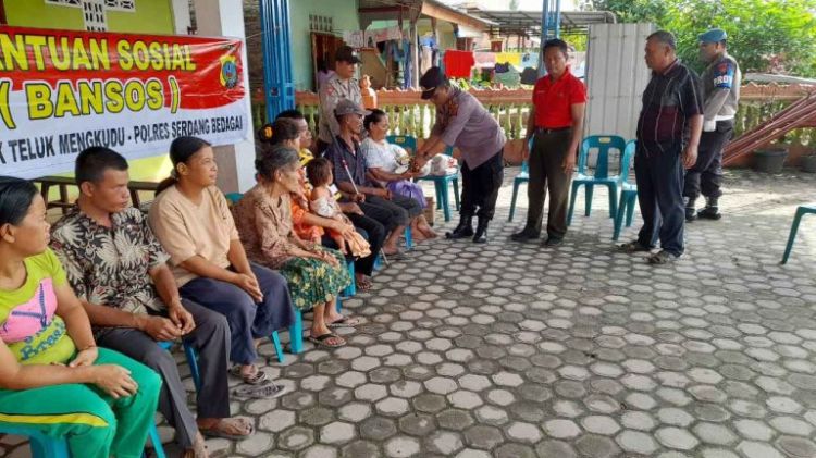 Polres Sergai Salurkan Bantuan Sembako dari Polda Sumut Kepada Masyarakat Kurang Mampu