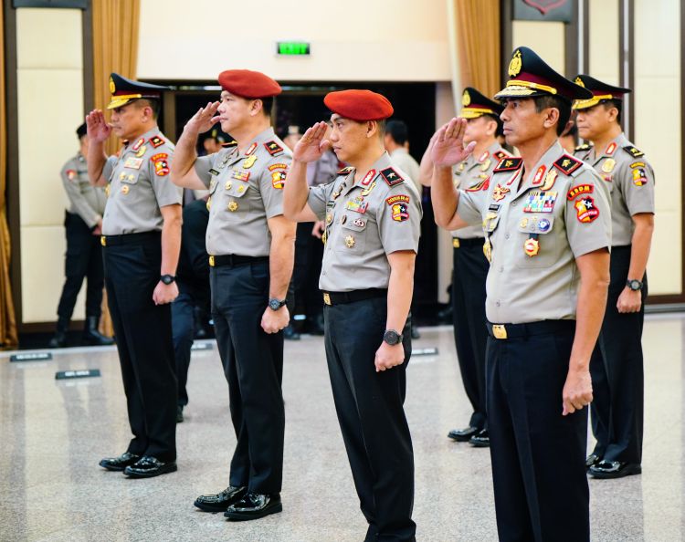 Kapolri Naikan Pangkat Setingkat Lebih Tinggi 13 Pati