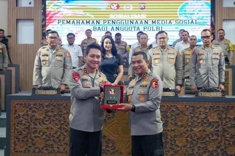 Penggunaan Media Sosial oleh Polri di Era Digital, Korsahli Polri Berikan Sosialisasi Kepada Anggota Polda Bali