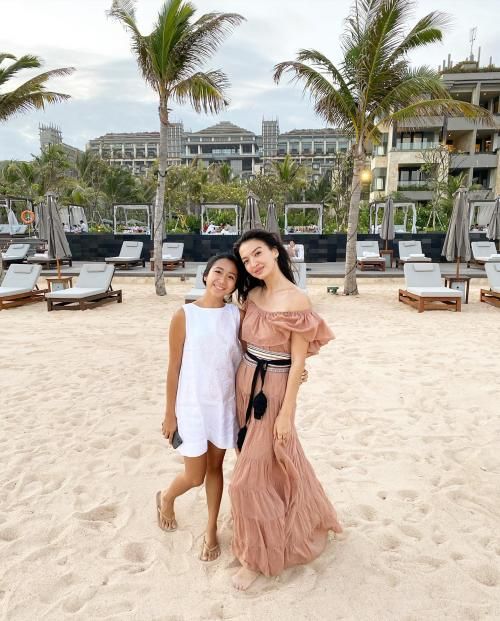 Meski  Tanpa Makeup Wajah  Raline Shah Tetap Cantik Mempesona