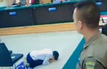 Nikita Mirzani Sujud Usai Hakim Jatuhkan Vonis Bebas