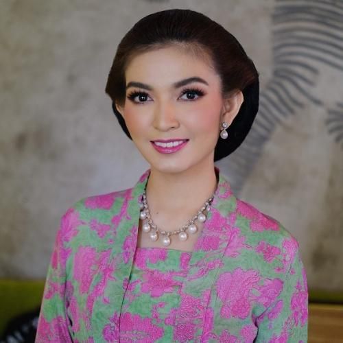 Cantiknya Selvi Ananda Istri Gibran Rakabuming Raka dalam Acara Jelang Pernikahan Kaesang