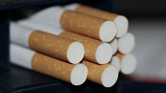 Jokowi Akan Larang Penjualan Rokok Batangan