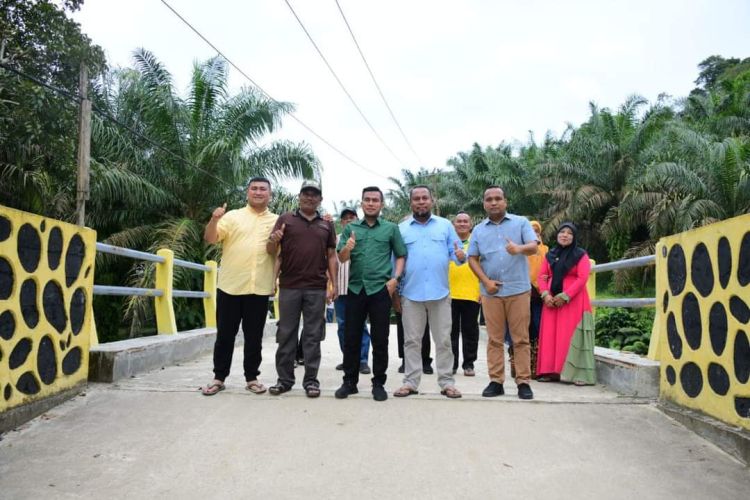 Bupati Labura Resmikan Jembatan Aek Jotihan di &nbsp;Desa Hasang