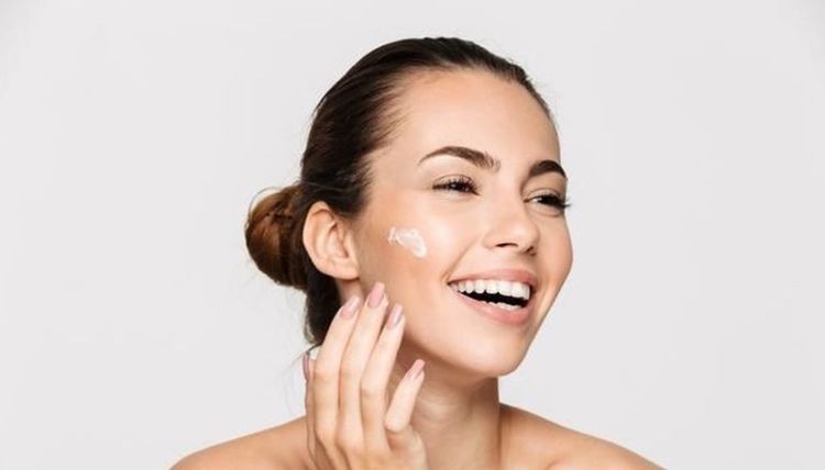 Buat Kamu Para Cewek-Cewek, Ini Tips Agar Kulit Tetap Fres dan Sehat Saat Musim Hujan