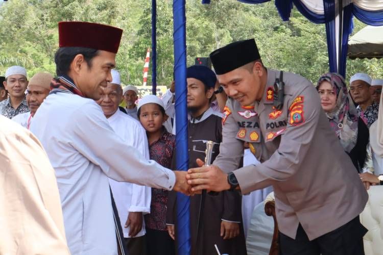 Harapan Ustadz Somad dan Ucapan Kapolres Madina Pada Pembangunan Mesjid dan Ponpes Al Furqon