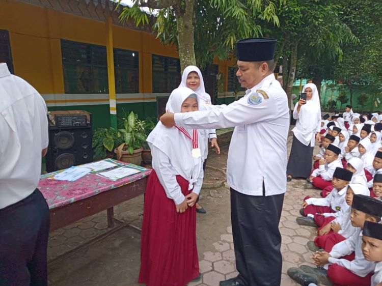 Bravo ! Siswi MIN 3 Labuhanbatu Raih Juara II Olimpiade Matematika se-Sumut