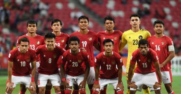 Lawan Brunei, Egy Cs Pake Pesawat Charter Ke Malaysia