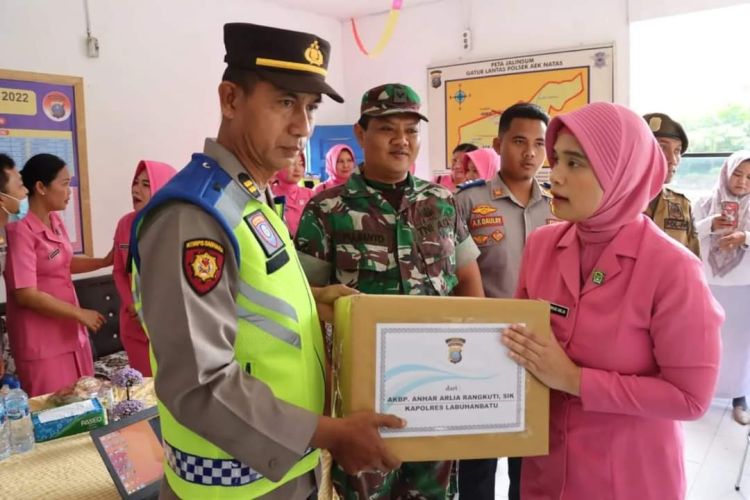 Petugas OPS Lilin Toba-2022 Labuhanbatu Dapat Bingkisan