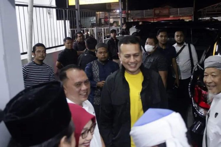 Bupati Labuhanbatu Sambut Wagubsu di Stasiun KA