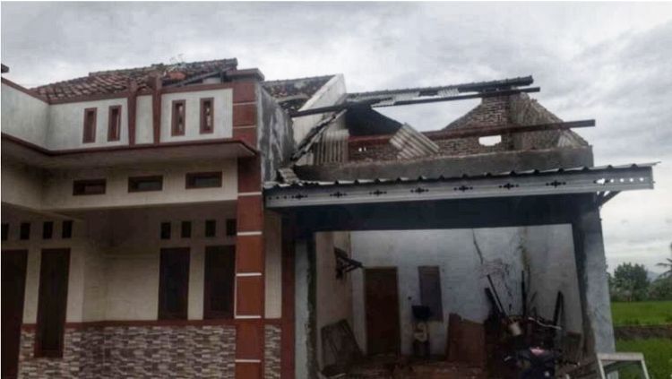 Angin Kencang Rusak 15 Rumah Warga di Serang Banten