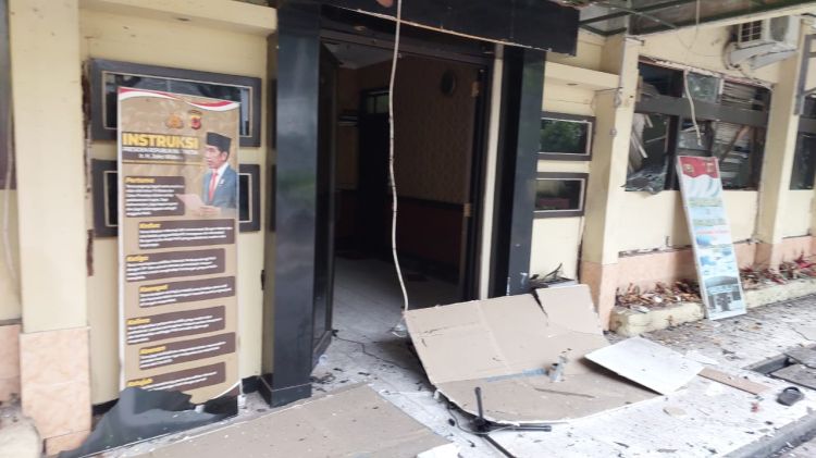 Bom Bunuh Diri Meledak di Mapolsek Astanaanyar Bandung