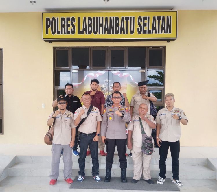 Media Center Polres Labuhanbatu Silaturahmi Dengan Wakapolres Labusel