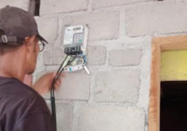 PLN UP3 Rantauprapat Melakukan Penyambungan Listrik Secara Gratis kepada  60 Pelanggan